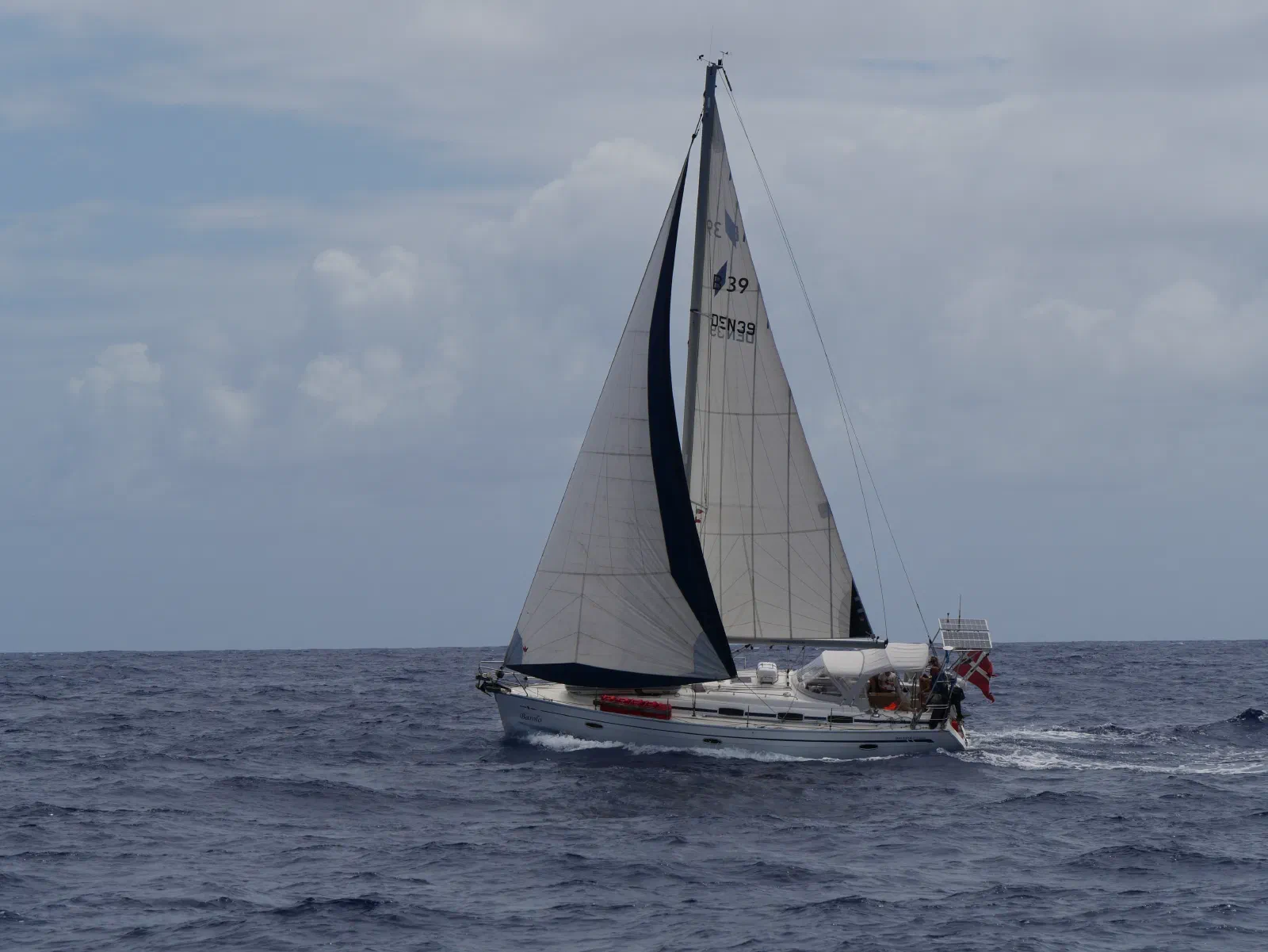 Barolo på vej til Antigua. Billedet er taget af den svenske båd Ran