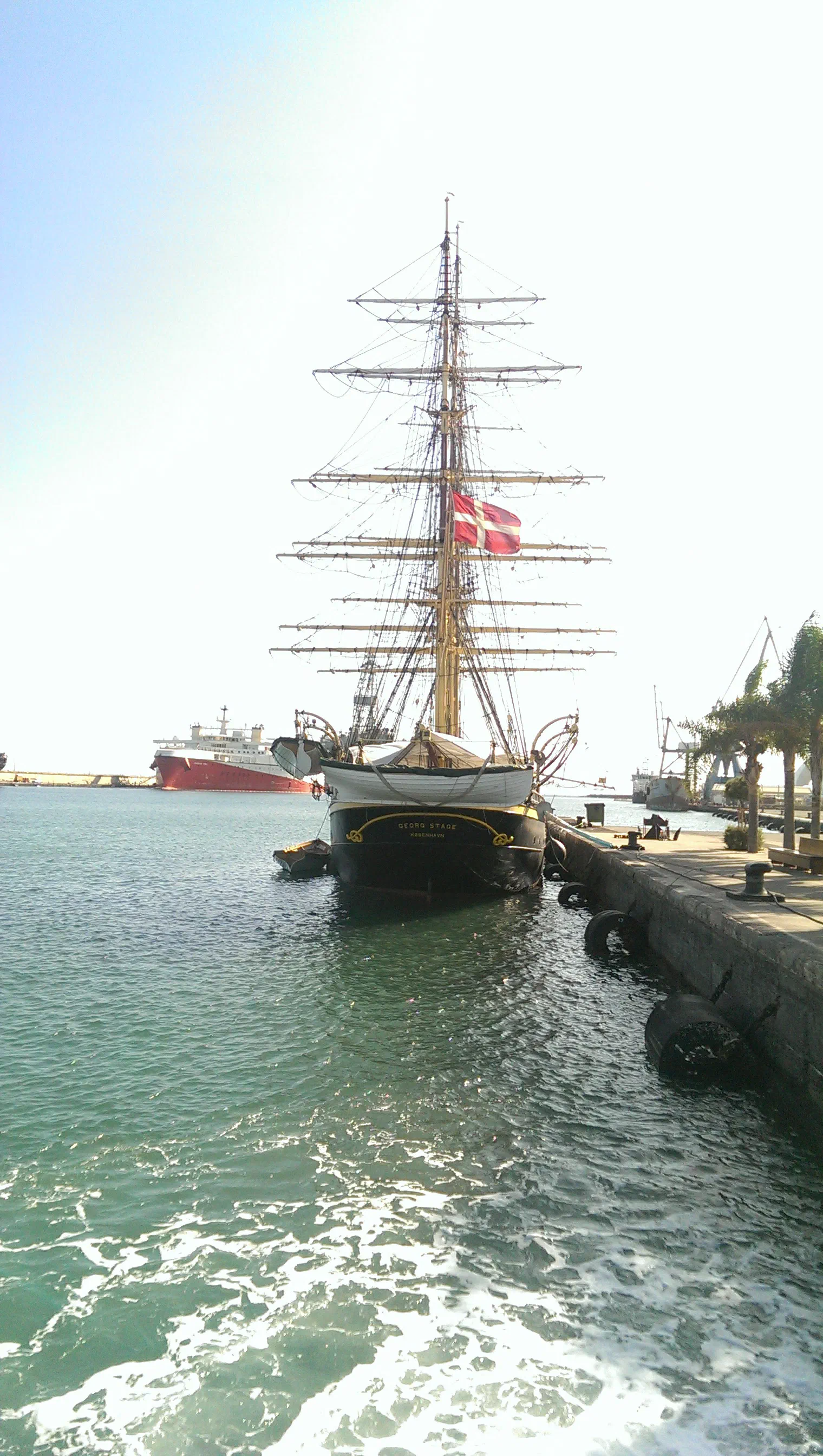 Georg Stage i havnen ved Santa Cruz