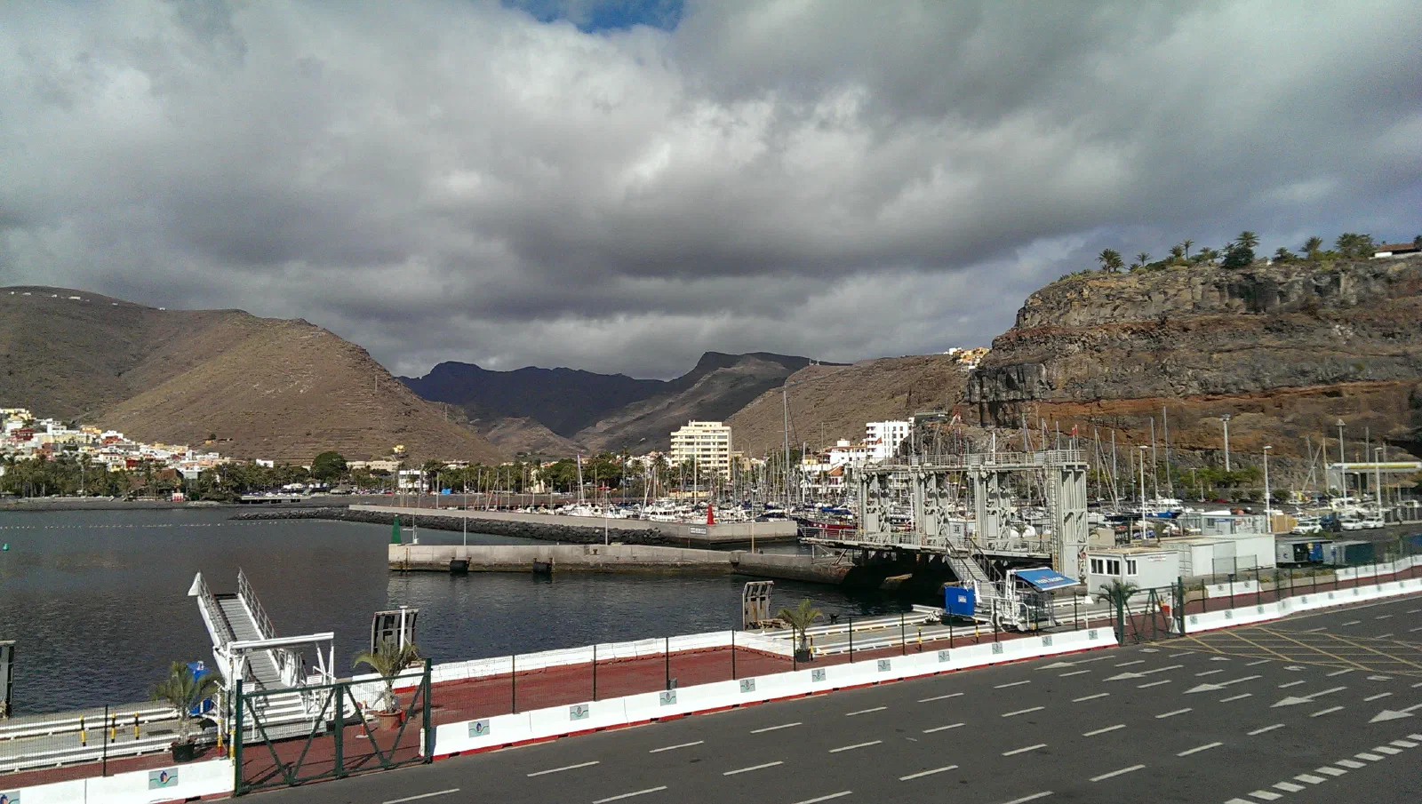 Marinaen i La Gomera, der ligger godt beskyttet.