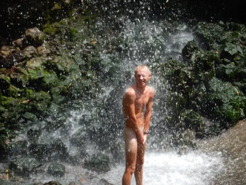 Heine får et brusebad