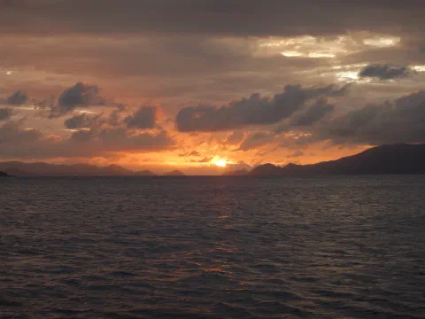 Solnedgang far Salt Island