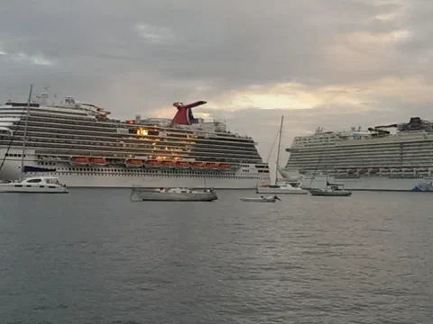Krydstogt skibe i havnen ved Charlotte Amalie