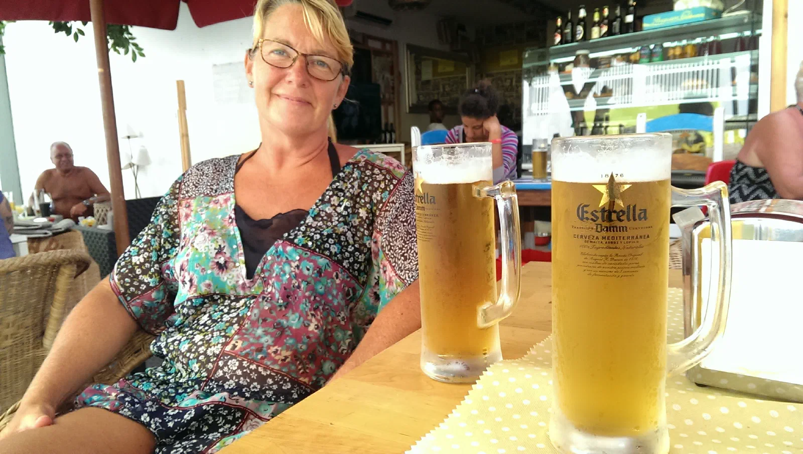 I Corralejo kan der også findes gode tilbud på iskolde store fadøl til 1 EUR 🙂