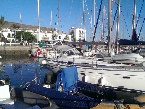 Barolo på sin plads i Puerto Mogan
